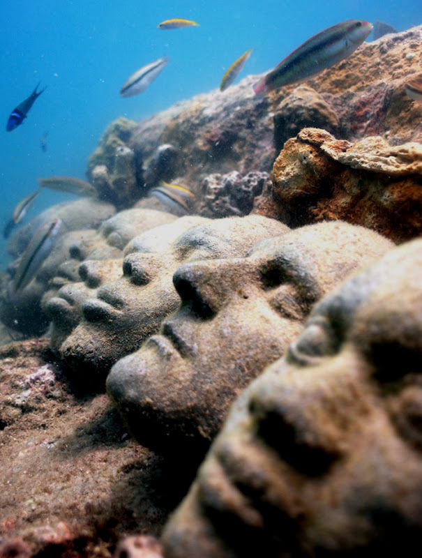 скульптуры под водой