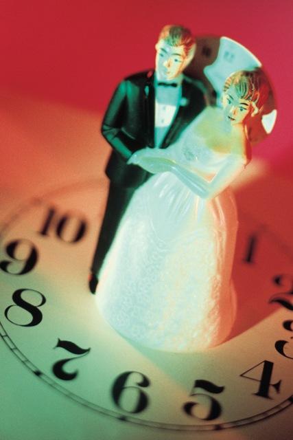 праздничный свадебный торт на банкете