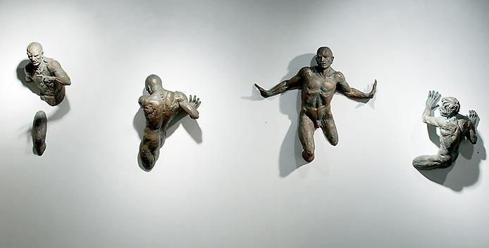 Замурованные статуи Маттео Пульезе