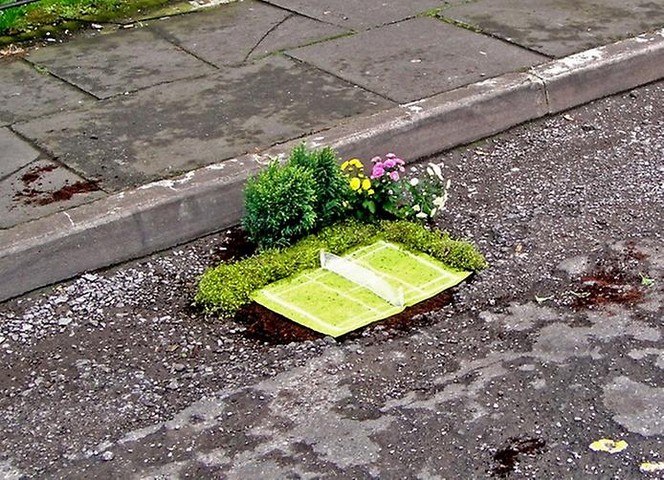 сады в дорожных выбоинах