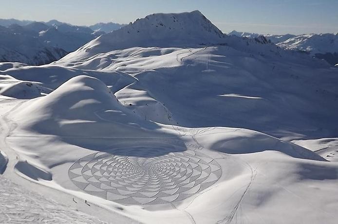 фигуры на снегу саймона бека