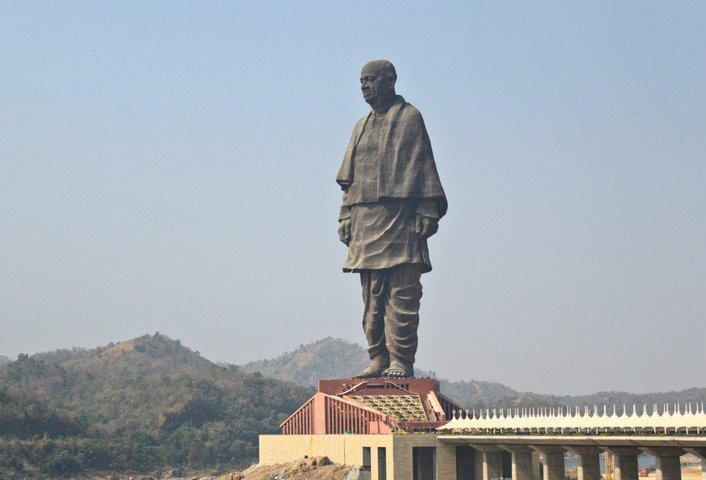 статуя единства