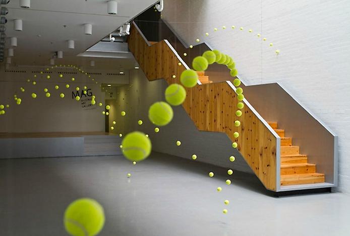 инсталляции из теннисных мячей