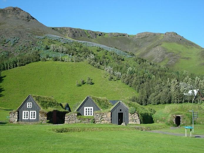 Дома в исландии сколько стоит евро в германии