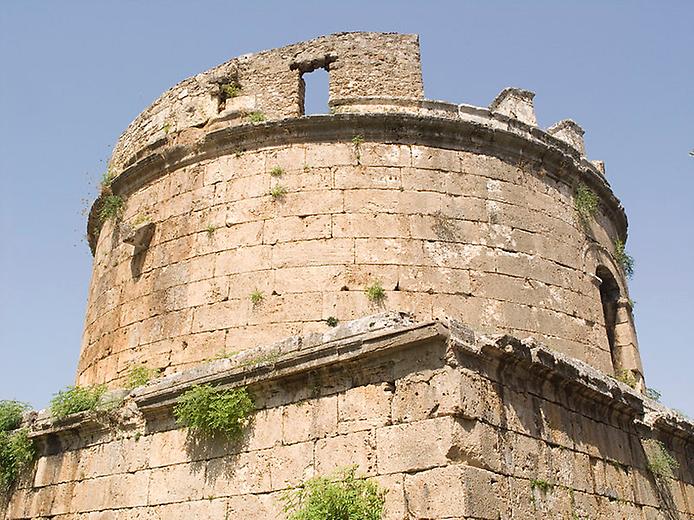 башня хыдырлык в Анталии