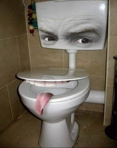 креативный санузел с необычными персонажами