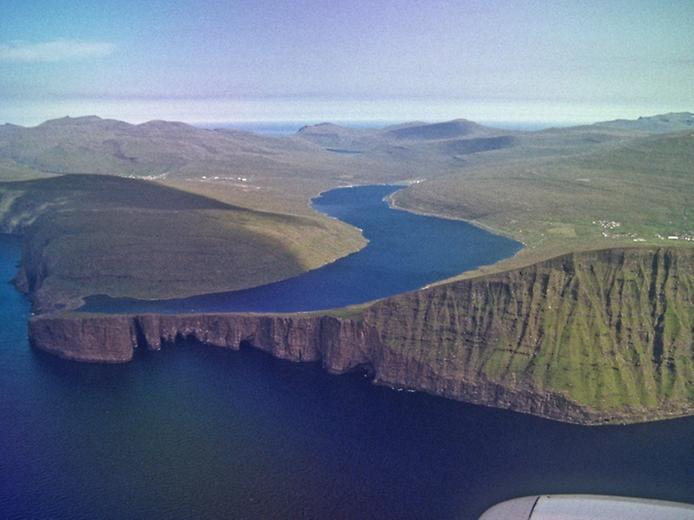 озеро на фарерских островах