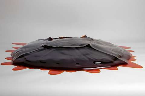 деталь карамельной скульптуры с переходом от твёрдой к вязкой форме