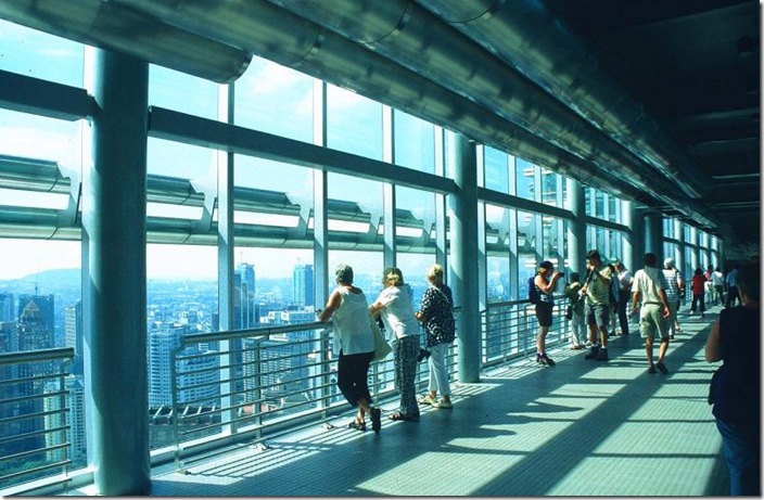 KUL Petronas Twin Towers skybridge interior_b