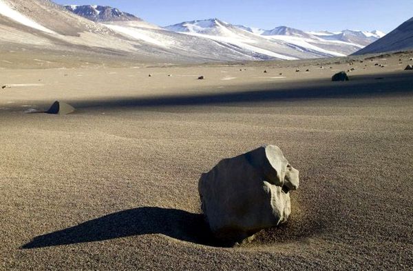 Бесснежная долина в Антарктиде