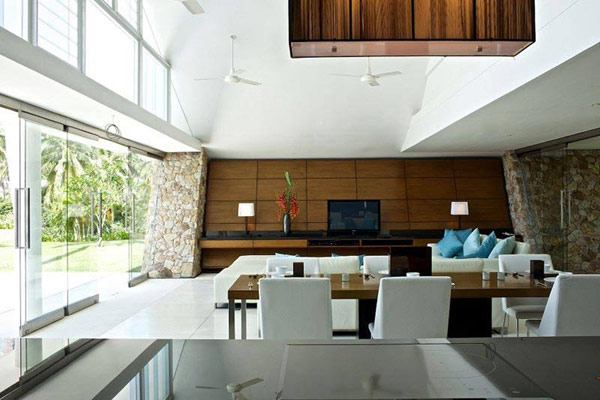 зона отдыха у бассейна