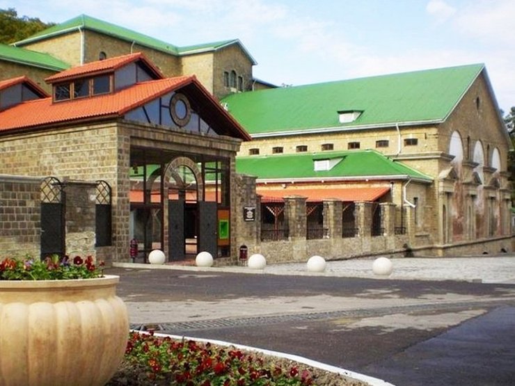 Главное здание завода