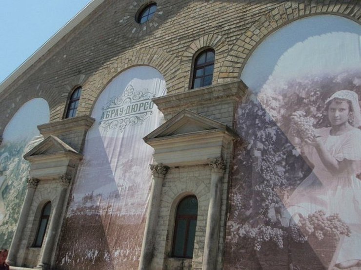 Главное здание завода