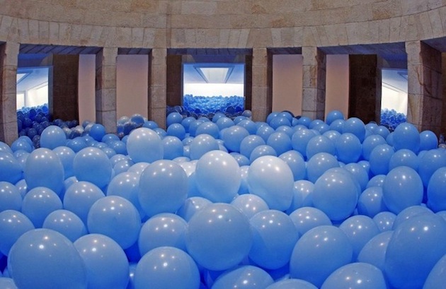 комната с воздушными шарами