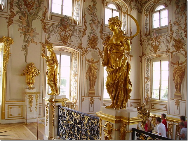 800px-Grand_Peterhof_Palace-main_staircase
