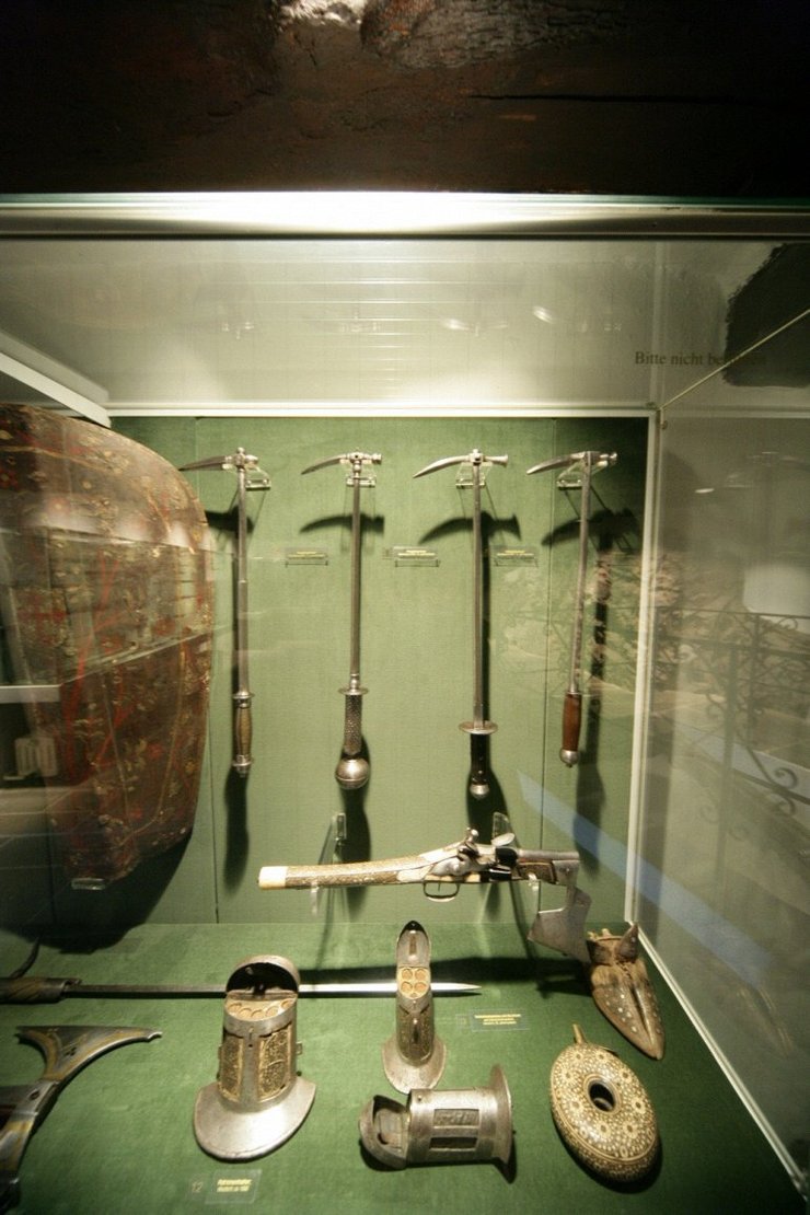 Экспонаты сокровищницы замка