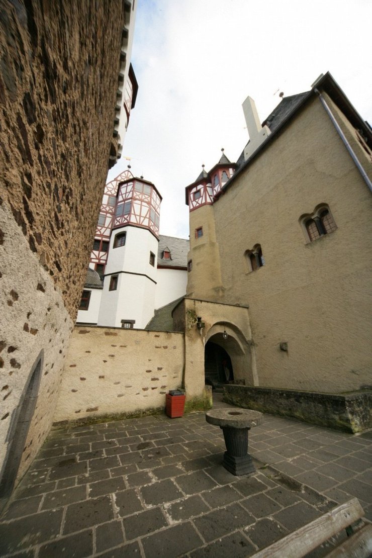 Романская часть замка &mdash; дом Платэльтц