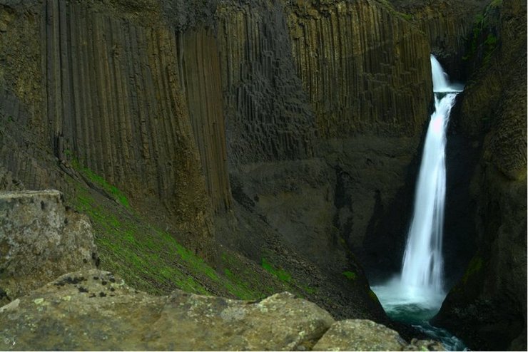 Скалы и водопад Литланесфосс
