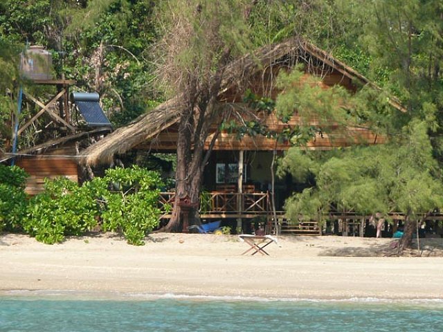 Бунгало Koh Thmei Resort среди тропической зелени