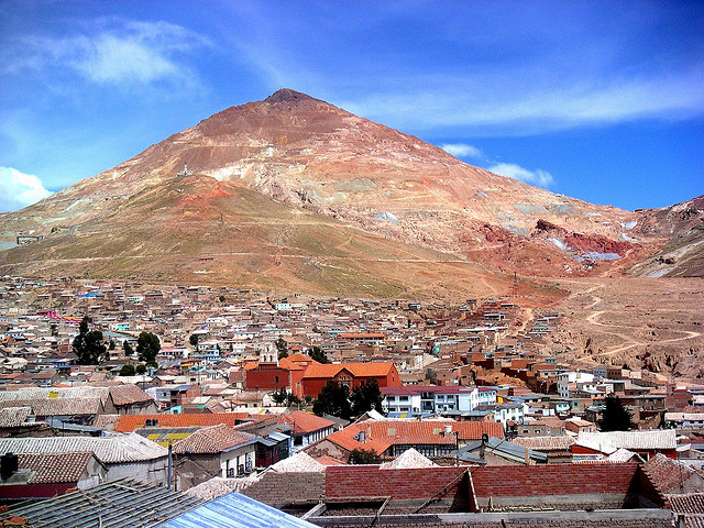 гора Серро-Рико над городом Потоси