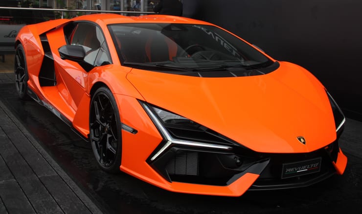 Lamborghini Revuelto