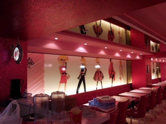 первое барби кафе