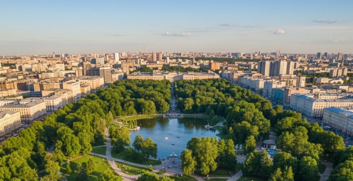 бильярдный стол в современном клубе