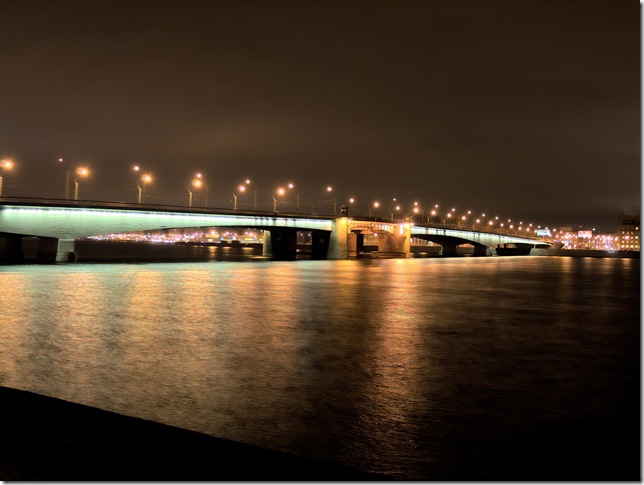 вид на мост в ночи