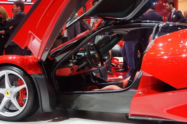 Феррари внутри