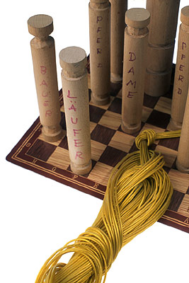 Верёвочная лестница, спрятанная в шахматную доску