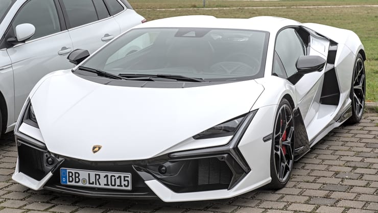 Lamborghini Revuelto