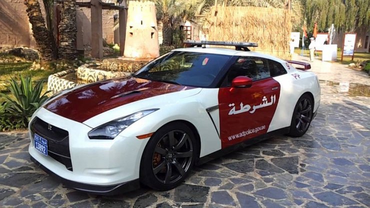 полицейский Nissan GT-R в ОАЭ