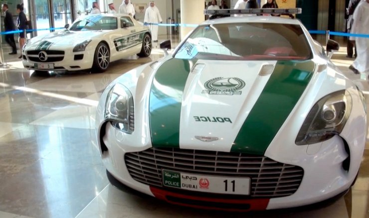 полицейский Aston Martin One-77 в Дубае