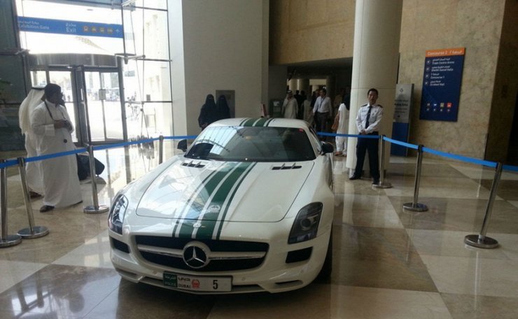 полицейский Mercedes-Benz SLS AMG