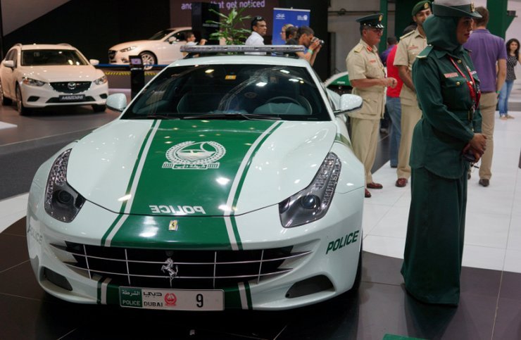 полицейский Ferrari FF в Дубае