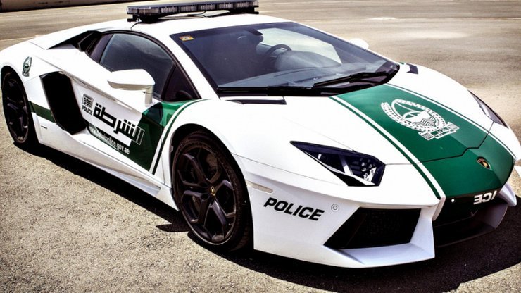 полицейский Lamborghini Aventador в Дубае