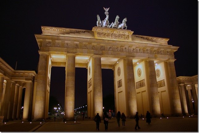 Berlin_Brandenburg_Gate_by_davidhanddotnet
