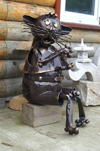 Памятник корабельному коту во Владивостоке