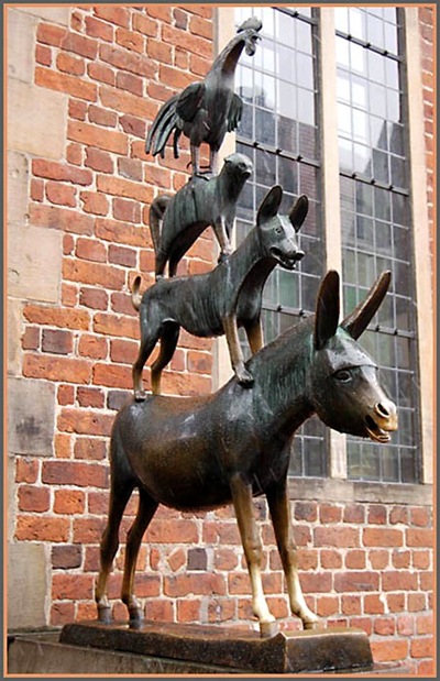 Памятник Бременским музыкантам с котом в Бремене