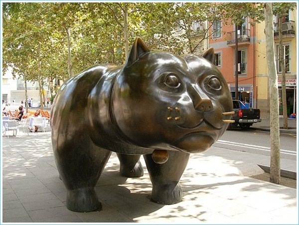 Равальский кот Ботеро на улицах Барселоны