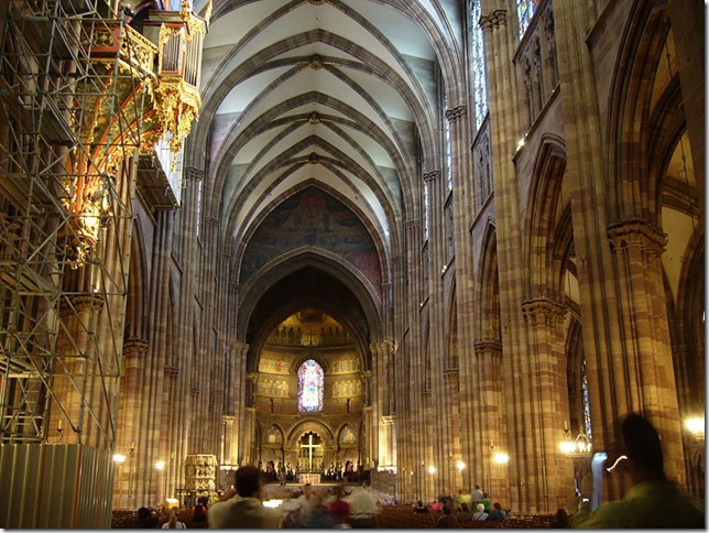 800px-absolute_cathedrale_strasbourg_interieur_011