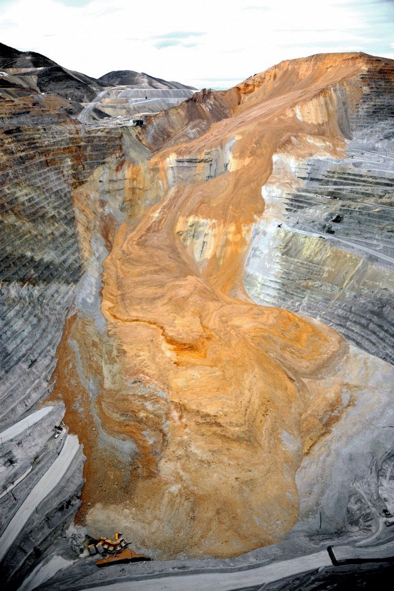 Гигантский оползень на шахте Бингэма. ФОТО