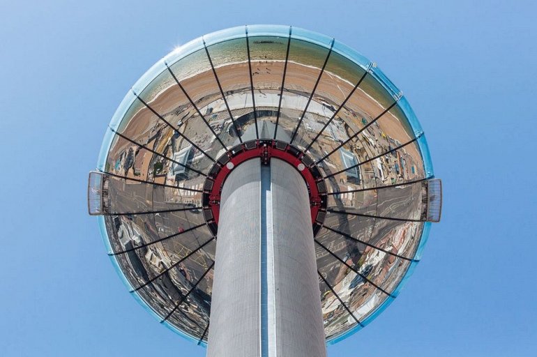 Самая тонкая смотровая башня i360 открылась в Брайтоне. ФОТО