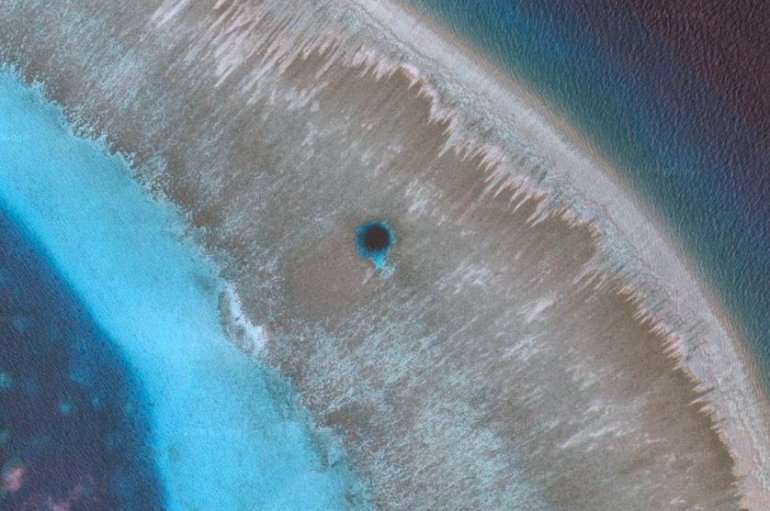 Обнаружена самая большая голубая дыра в мире. ФОТО