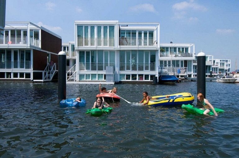 Плавучие дома Ийбурга в Амстердаме. ФОТО