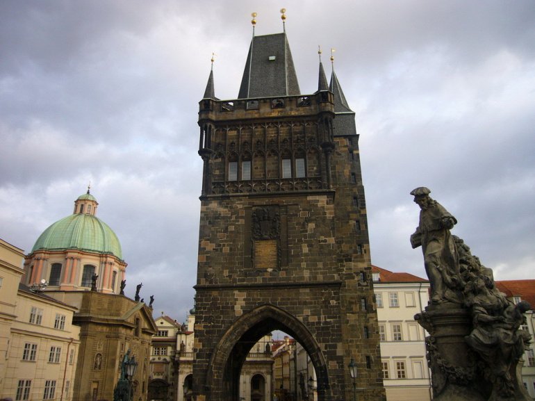 Невероятно живописная площадь Крестоносцев в Праге. ФОТО