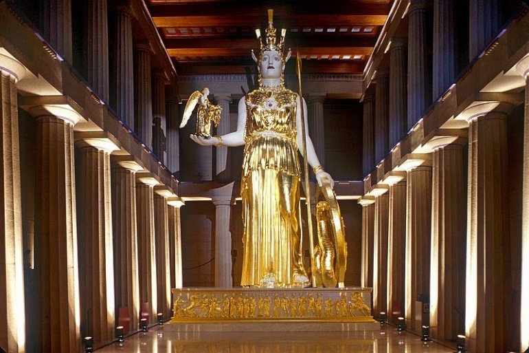 статуя афины