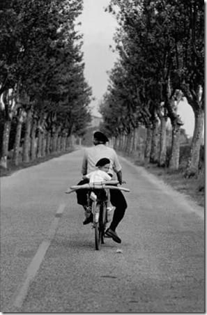 уличная черно-белая композиция