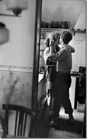 черно-белый городской эпизод