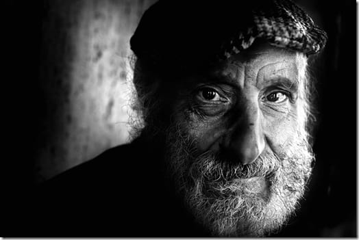 уличная фотография с архитектурными линиями